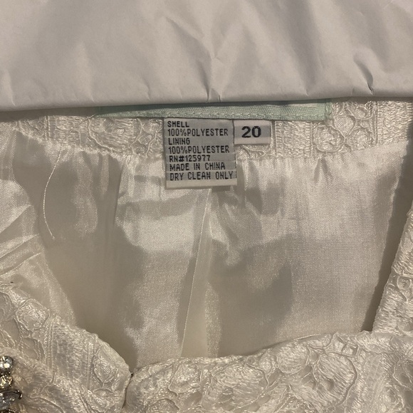 White Lace Two Piece Suit - Picture 3 of 3